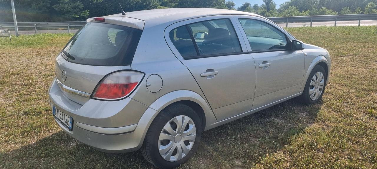Opel Astra 1.6 Benz.