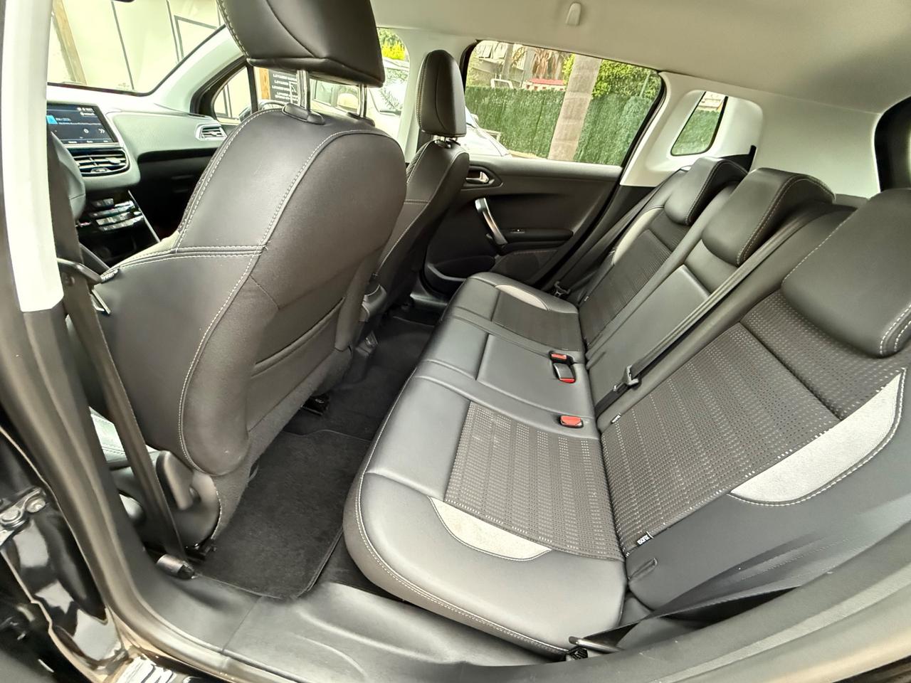 Peugeot 2008 BlueHDi 100 S&S Black Matt