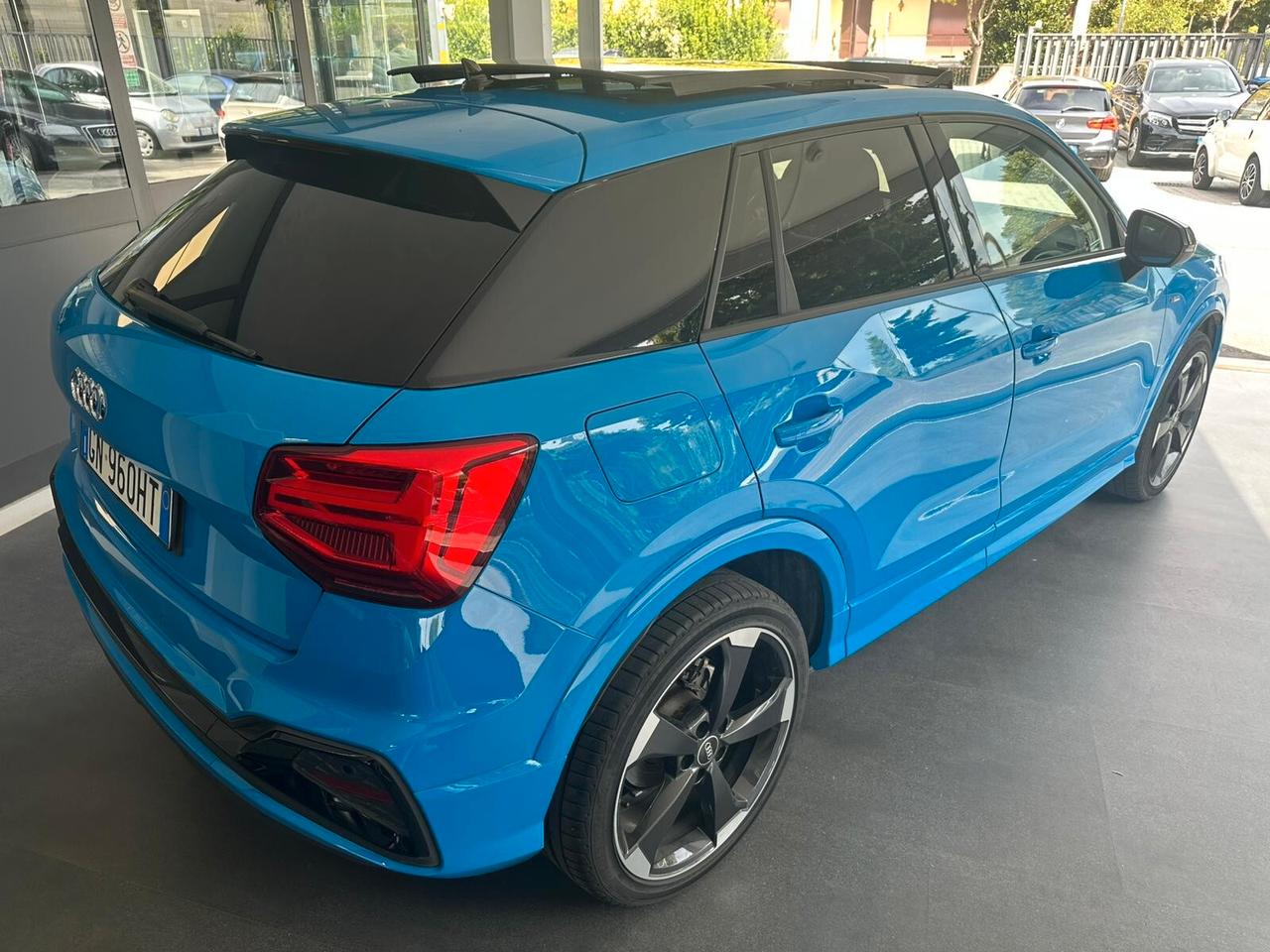 Audi Q2 35 TDI S tronic Identity Black