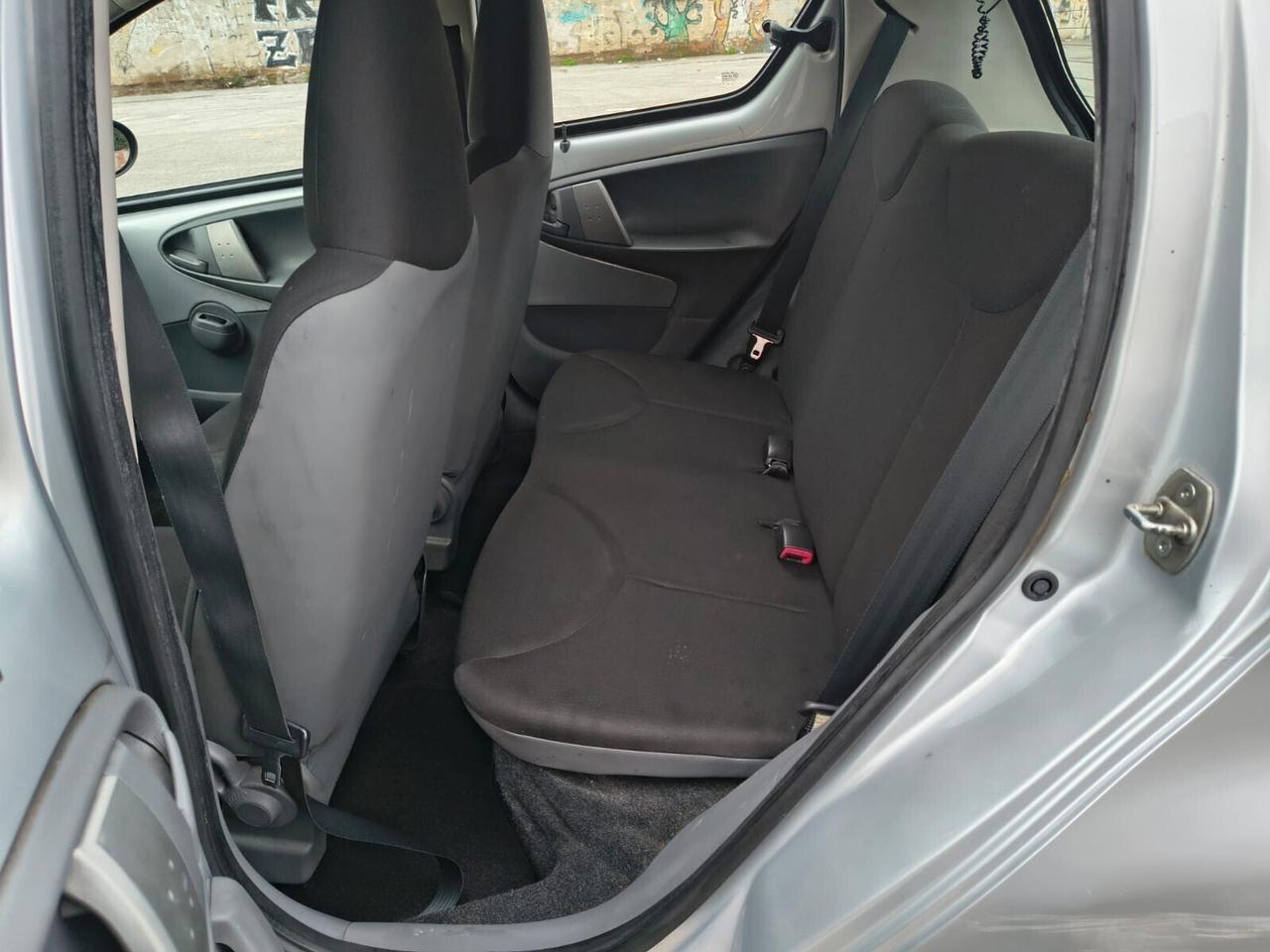 Toyota Aygo 1.0 68cv 5 porte TAGLIANDATA