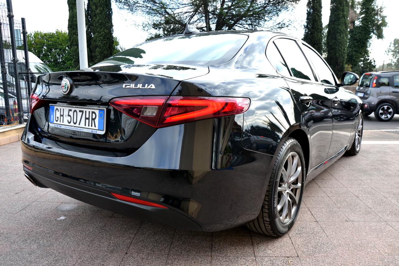 Alfa Romeo Giulia 2.0 200CV AT8 NAV LED RCAM PDC *PREZZO VERO*