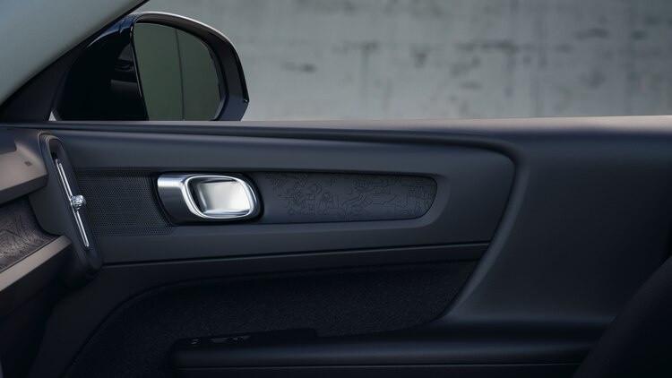 VOLVO XC40 ESSENTIAL B3 AUTO PREZZO PROMO FINO AL 31/12/2025