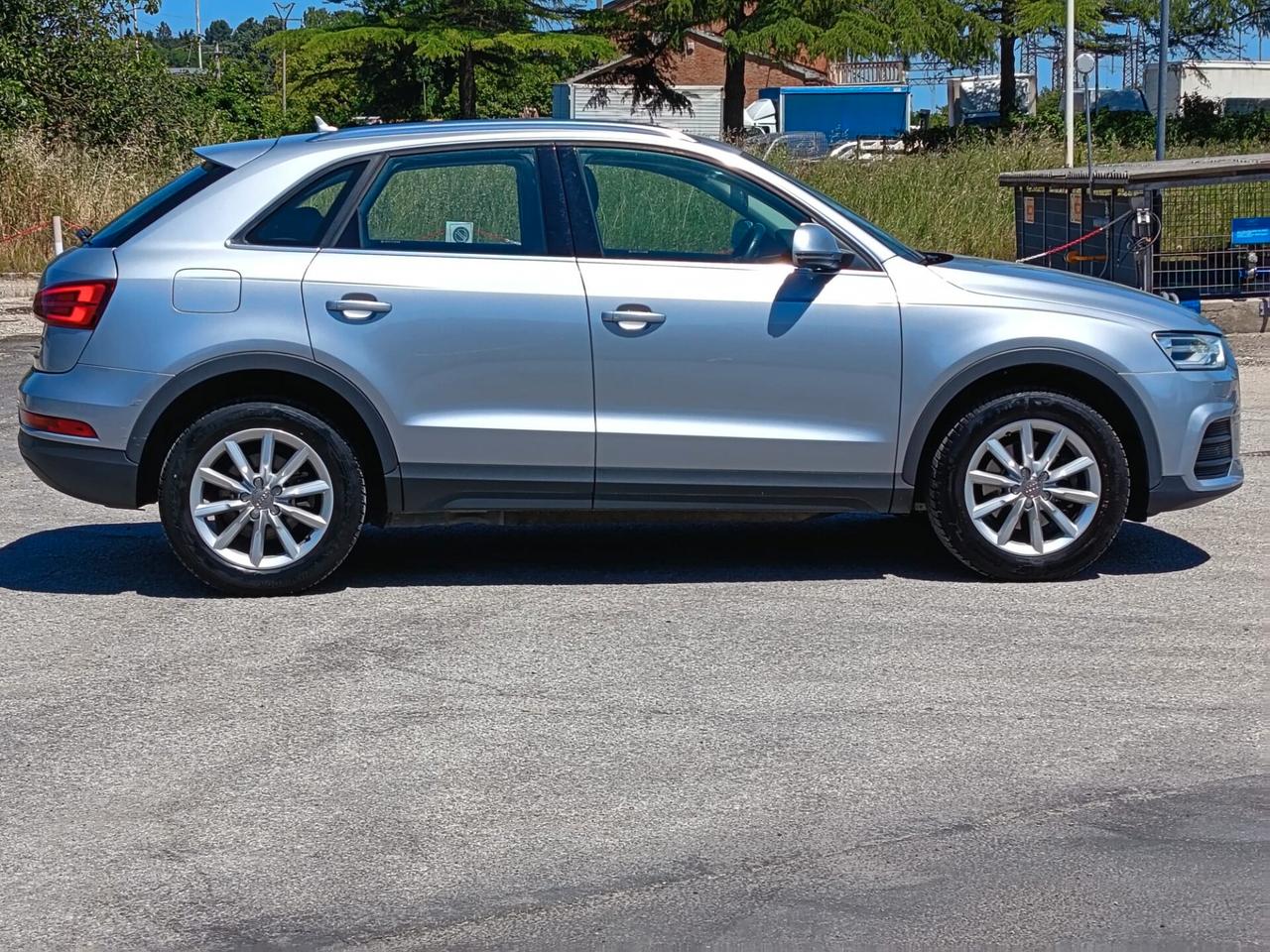 Audi Q3 2016 2.0 TDI 120 CV Business 12 MESI GARANZIA NAVI LED