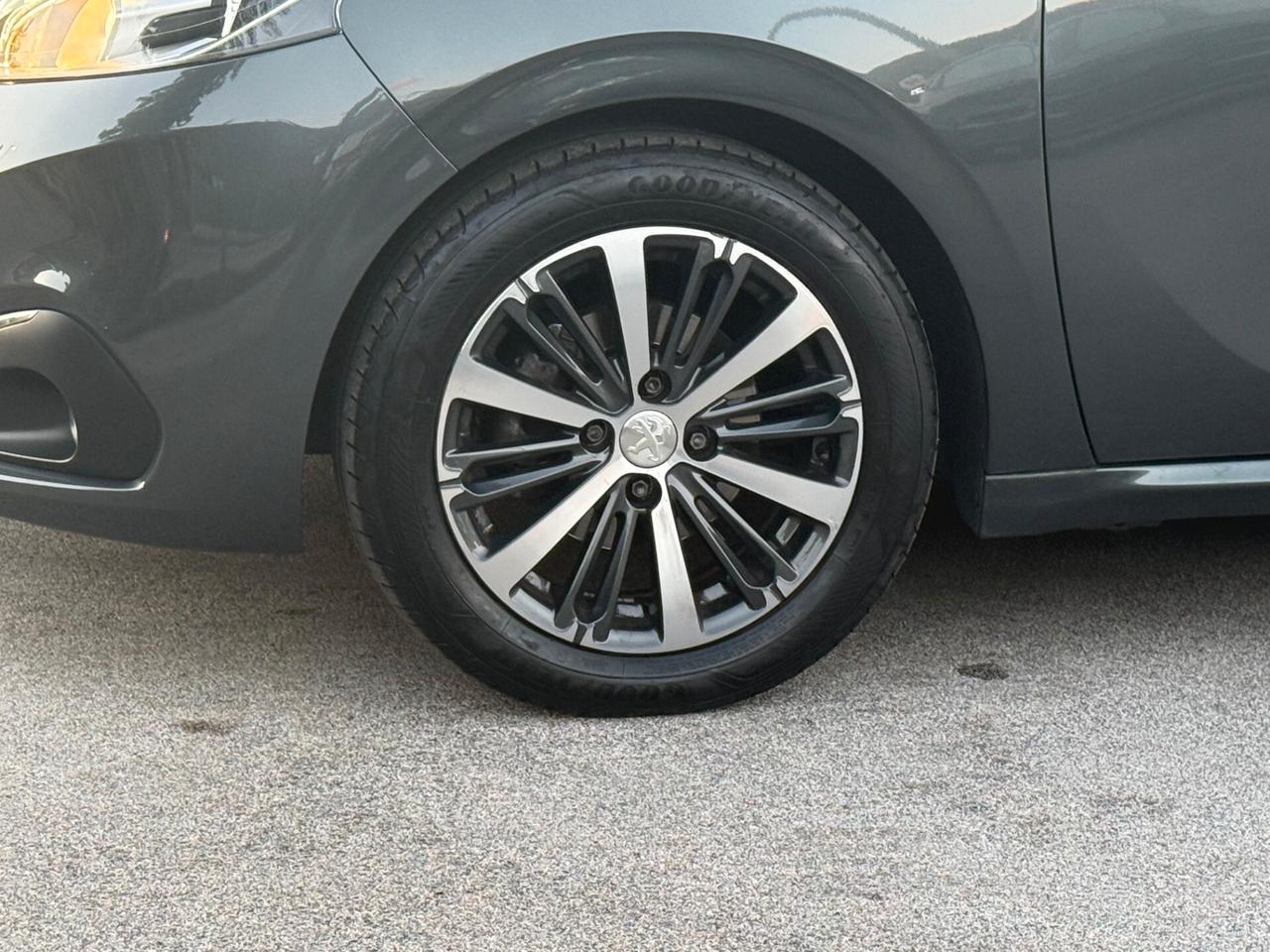Peugeot 208 1.2 Benzina 82 CV Allure