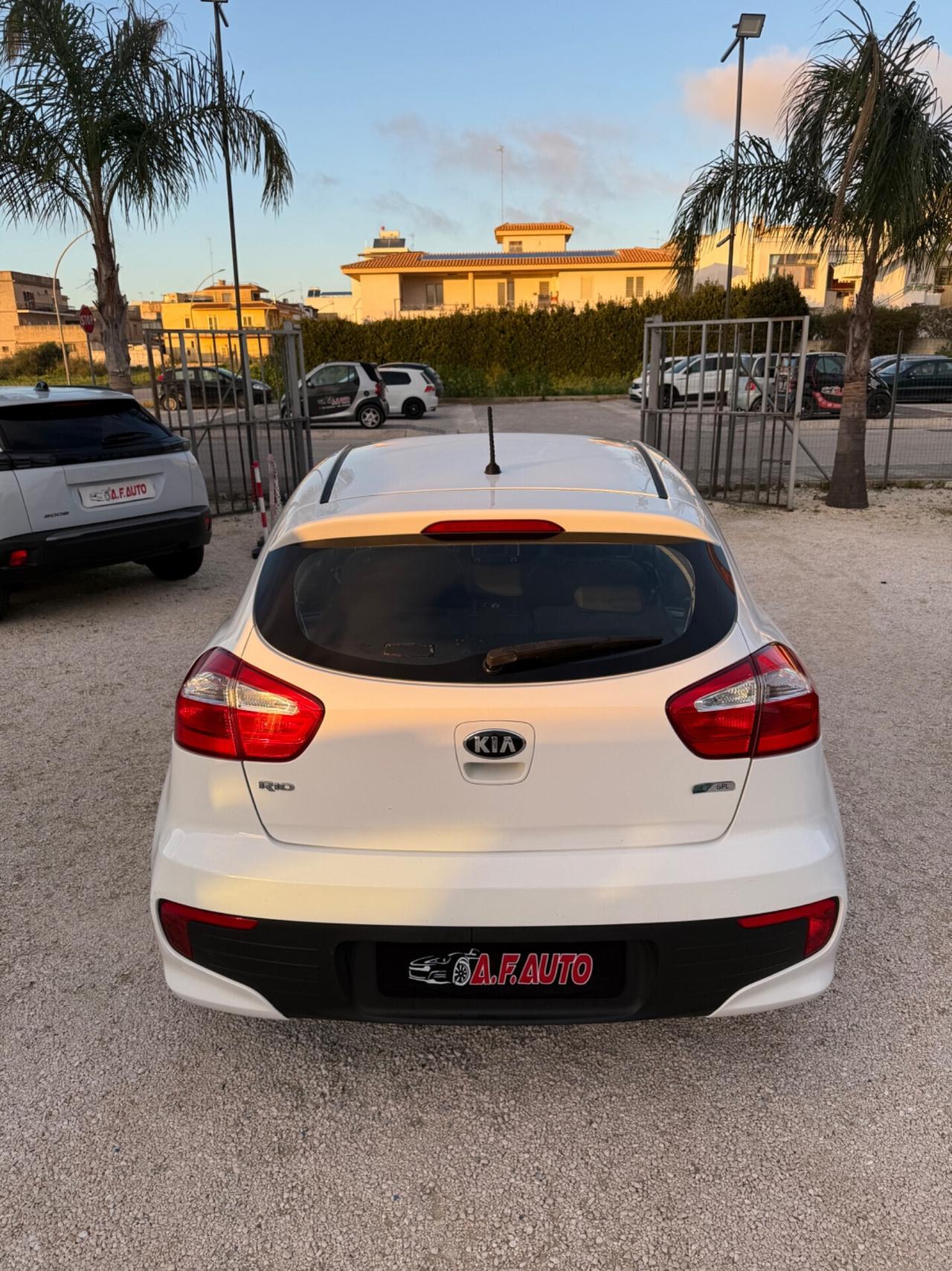 Kia Rio 1.2 CVVT 5p. Cool