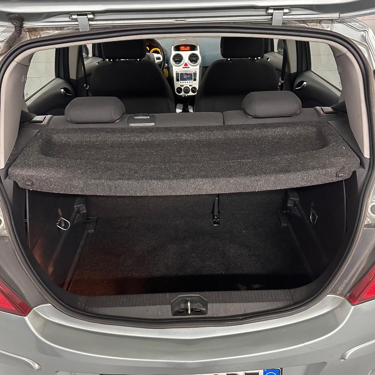 Opel Corsa 1.4 16V 5 porte Cosmo NEOPTENTATI