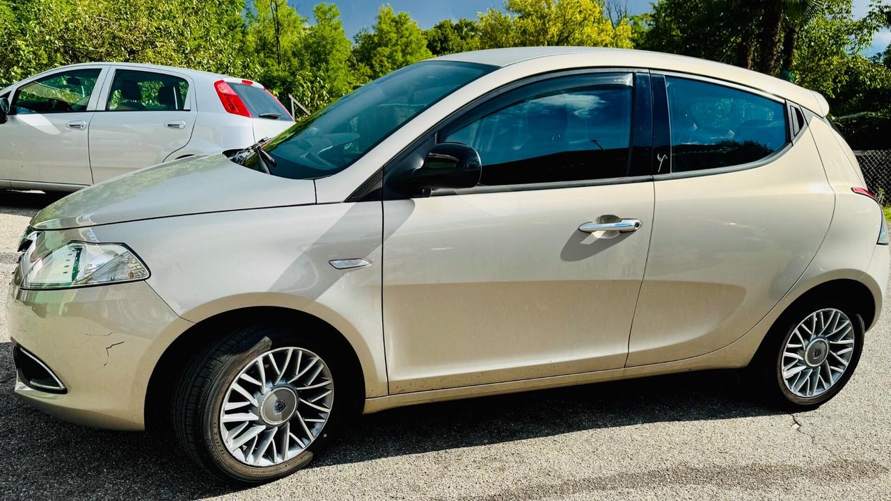 Lancia Ypsilon 0.9 TwinAir 85 CV Cambio Automatico