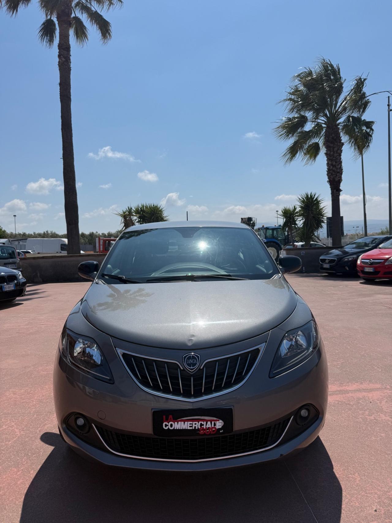 Lancia Ypsilon 1.0 Hybrid 69cv