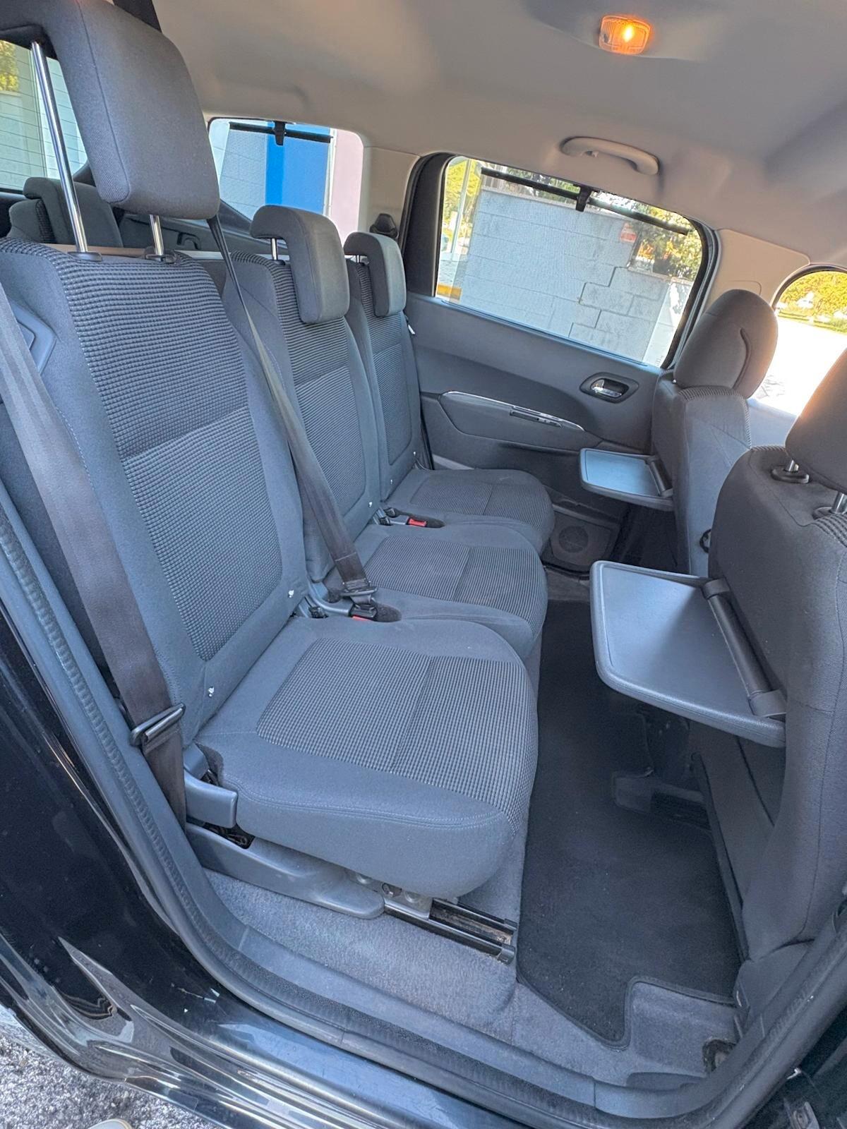 Peugeot 5008 BlueHDi 120 cv Neopatentati