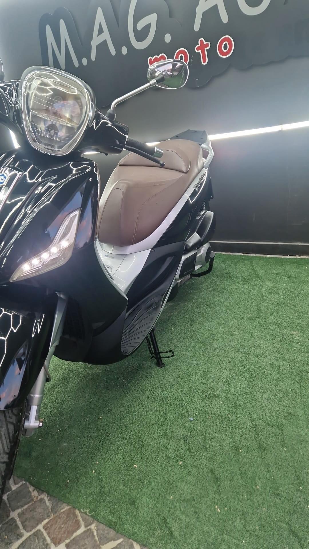Piaggio Beverly 300 BASE