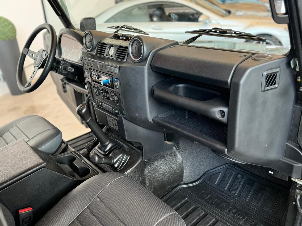 Land Rover Defender 90 2.2 TD4