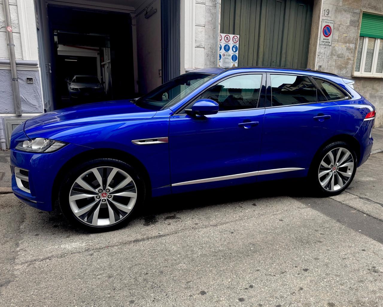 Jaguar F-Pace 2.0 D 180 CV AWD R-Sport MOTORE NUOVO!