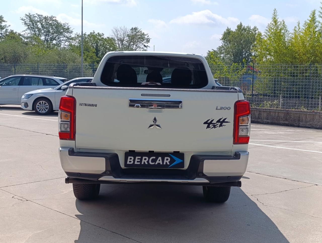 Mitsubishi L200 Double Cab L200 d.cab 2.3d Intense 4wd 150cv auto
