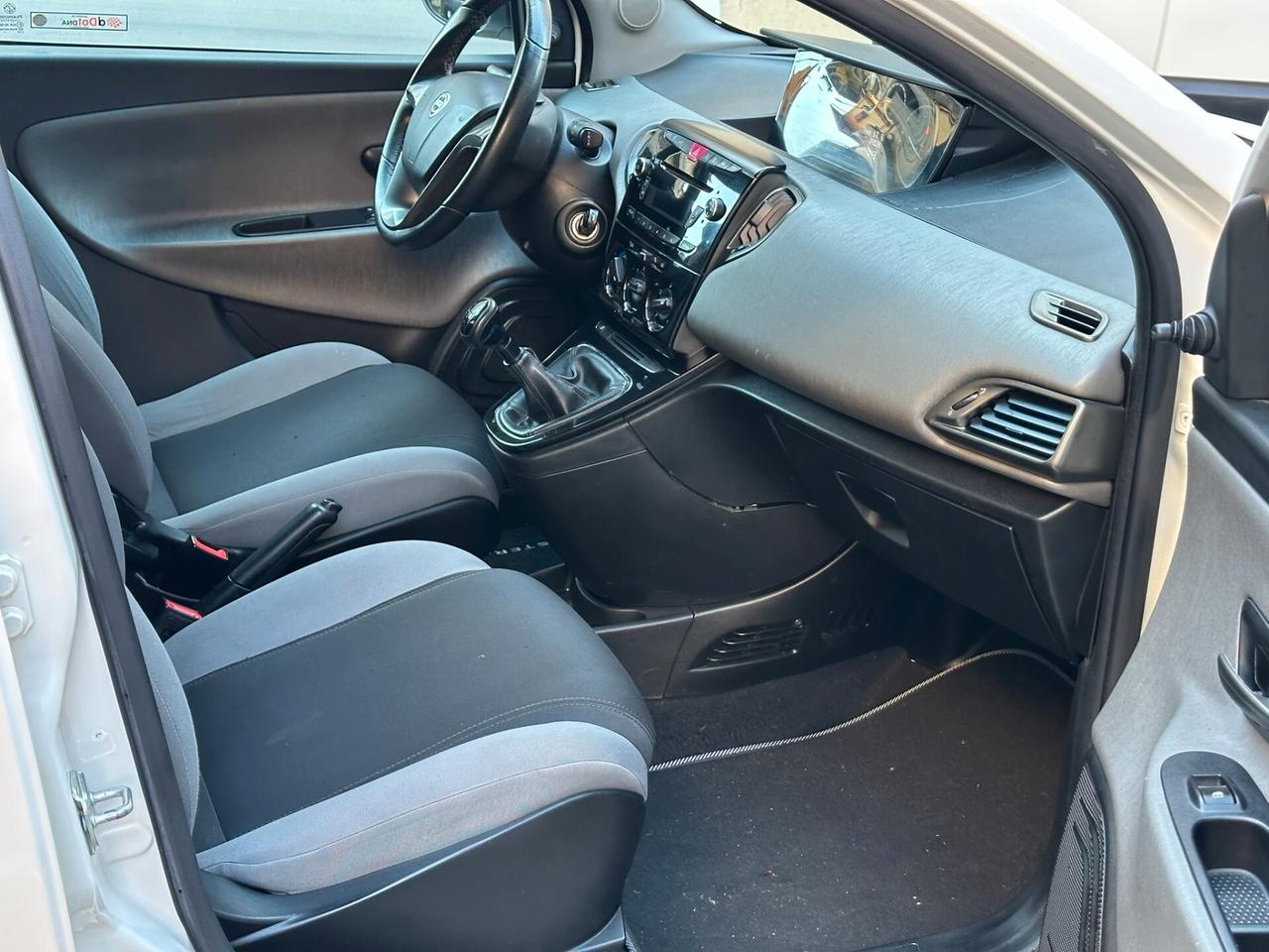 Lancia Ypsilon 1.3 MJT 16V 95 CV 5 OK neopatentati