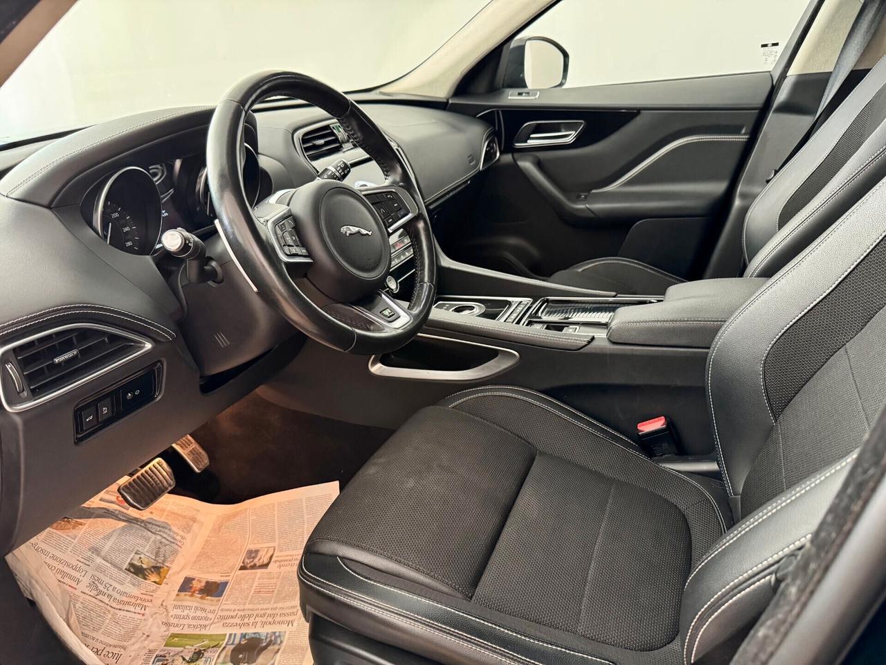 Jaguar F-Pace 2.0 D 180 CV AWD aut. R-Sport