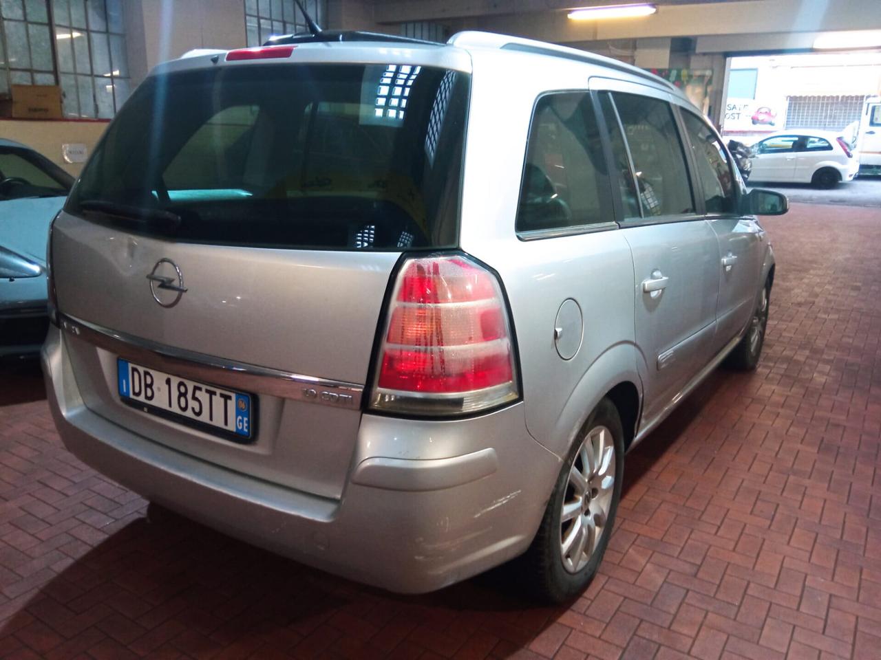 Opel Zafira 1.9 CDTI 120CV Cosmo 7 POSTI