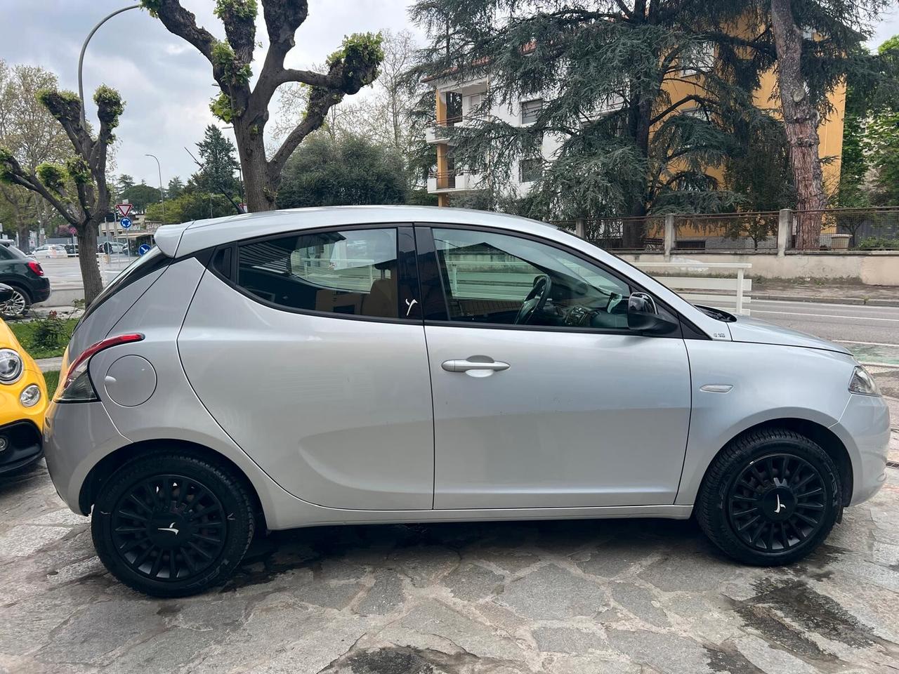 LANCIA YPSILON 1.2 69cv 5p SILVER NEOPATENTATI