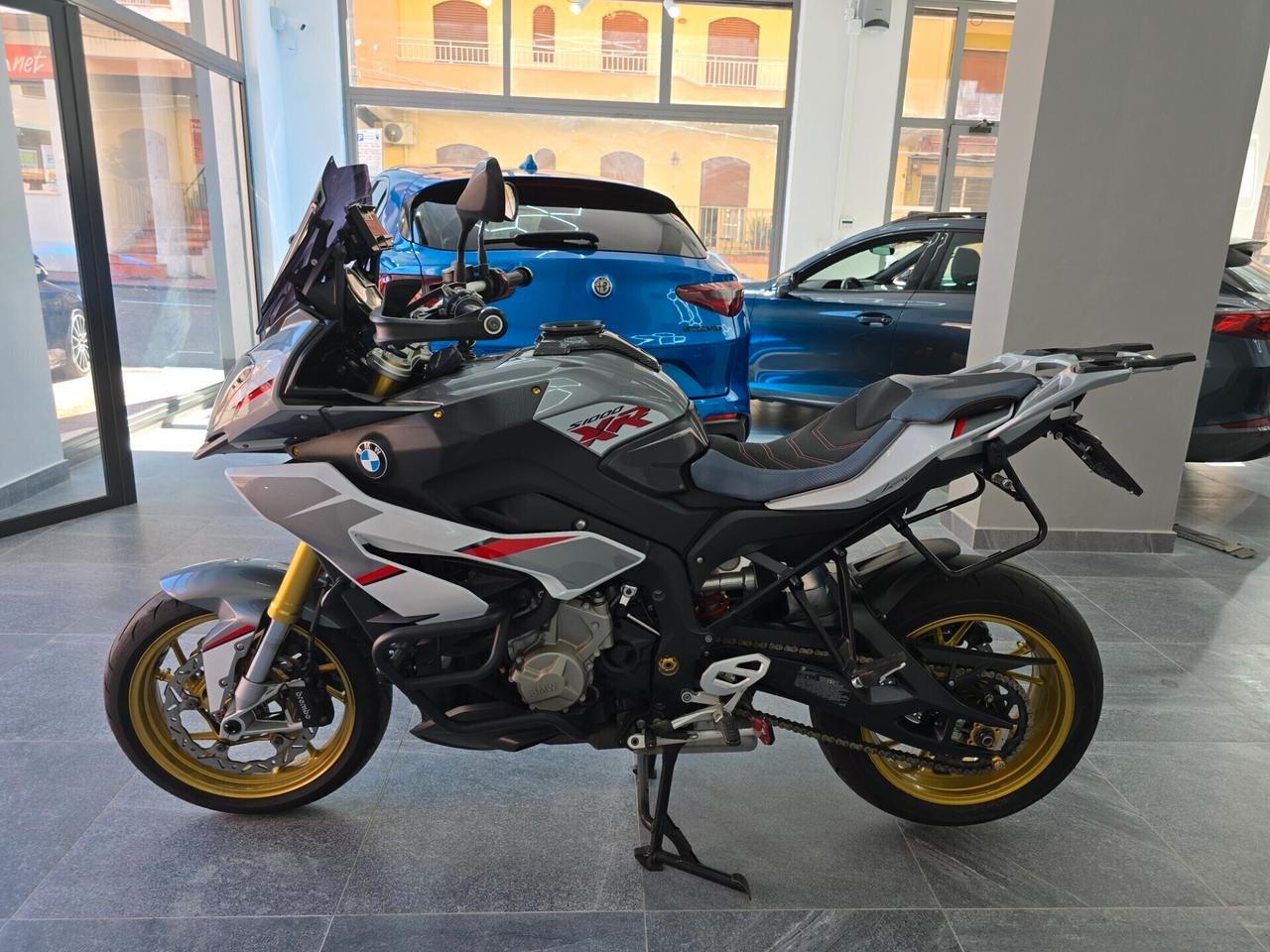 Bmw S1000XR Akrapovic 2016 Tua a 140€/MESE