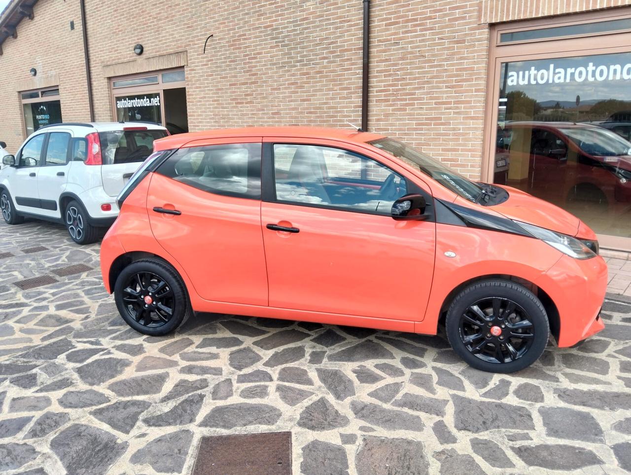 Toyota Aygo 1.0 VVT-i 69 CV 5 porte x-clusiv MMT