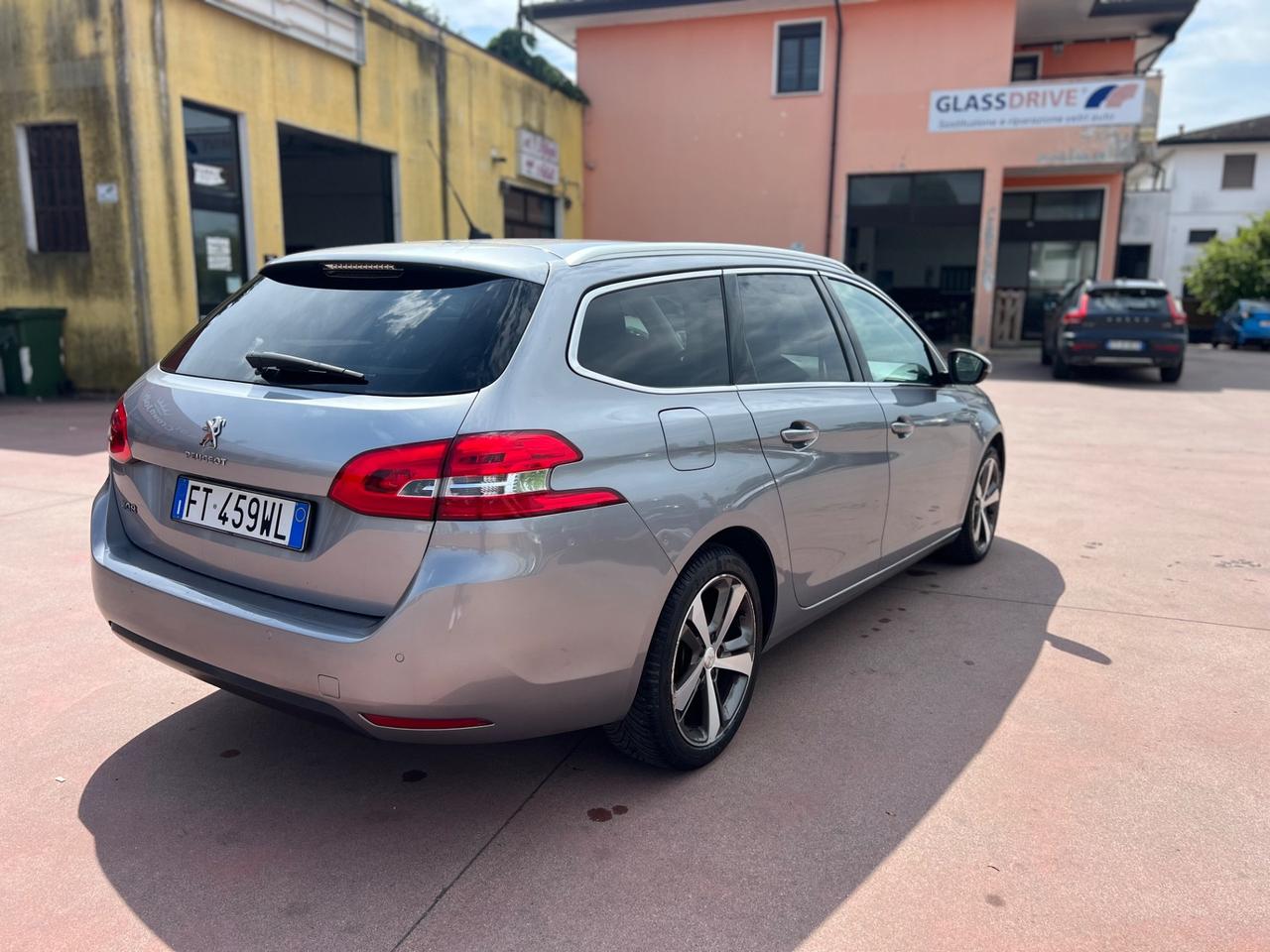 Peugeot 308 BlueHDi 130 S&S EAT8 Allure