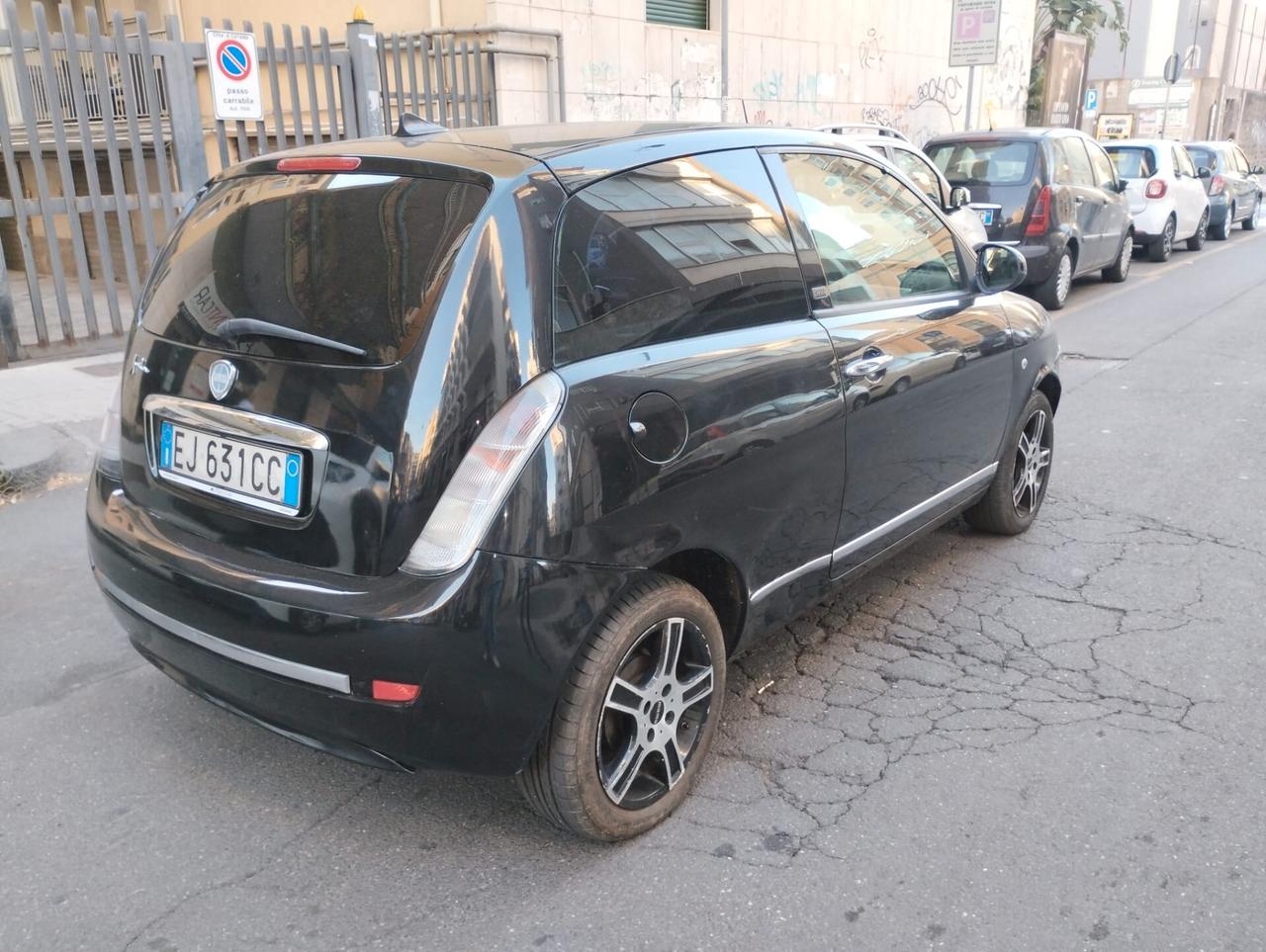 Lancia Ypsilon 1.3 MJT 75 CV Diva