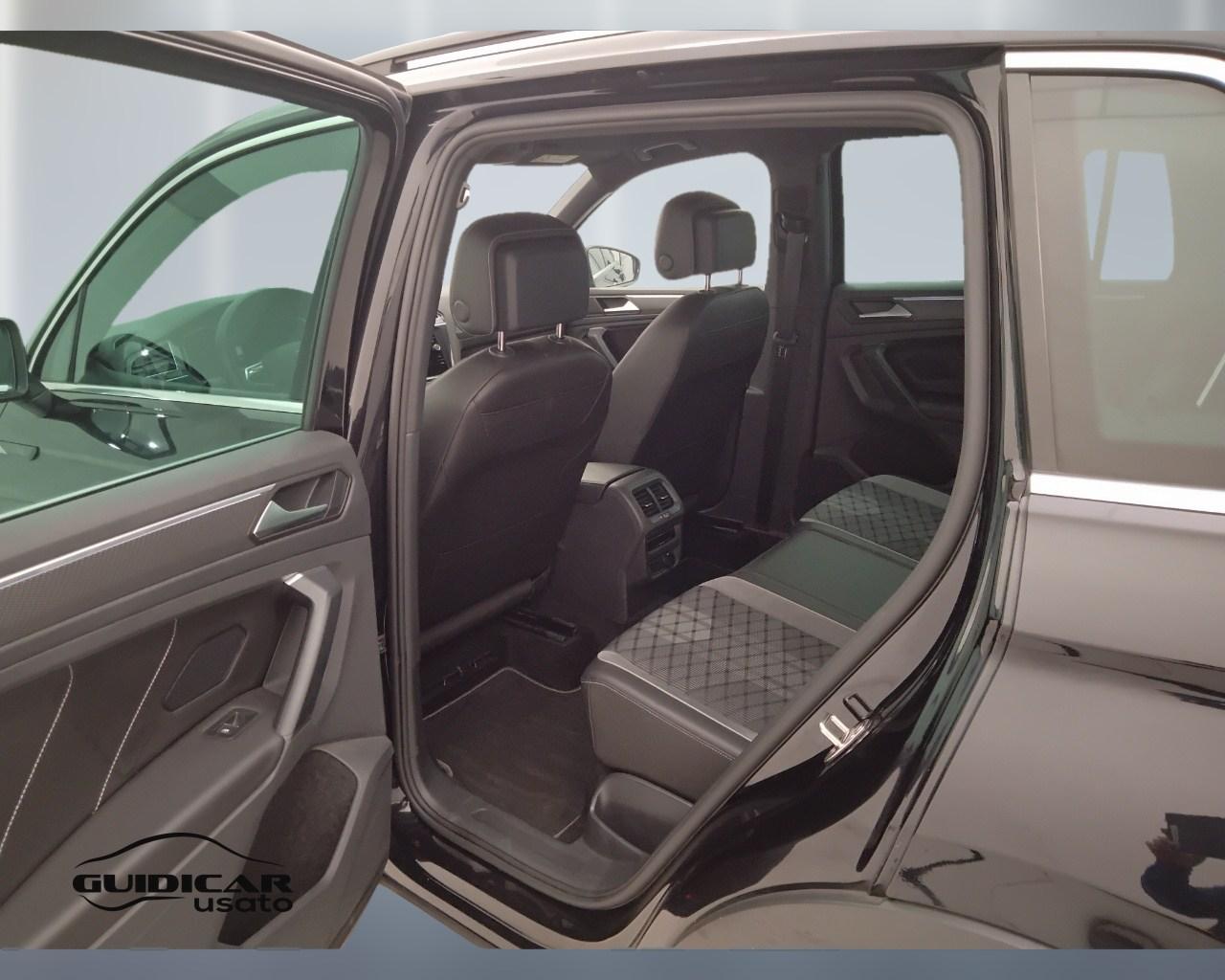 VOLKSWAGEN Tiguan II 2021 - Tiguan 2.0 tdi R-Line 150cv dsg
