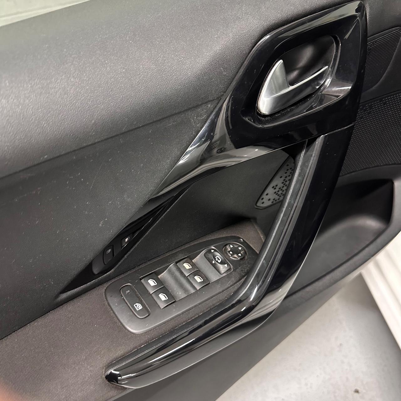 Peugeot 208 1.4 HDi 68 CV 5 porte Allure NEOPATENTATI EURO5B