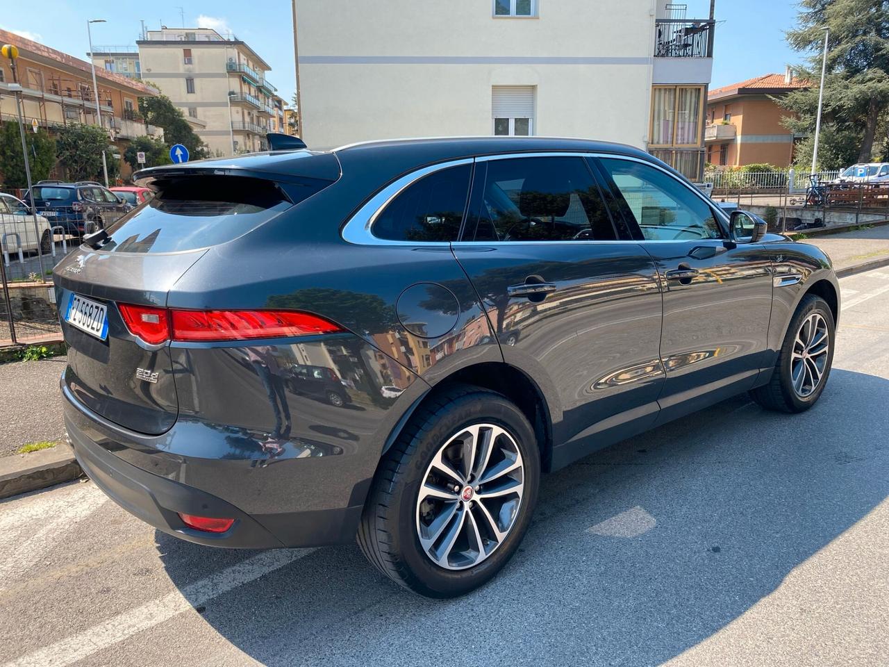 Jaguar F-Pace 2.0 D 180 CV AWD aut. Chequered Flag 74000 km