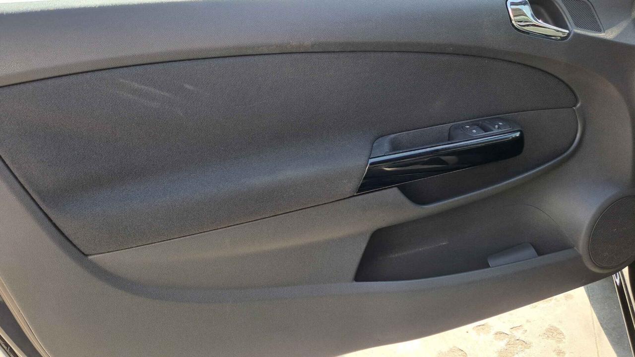 Opel Corsa 1.2 Benzina 80Cv Sport