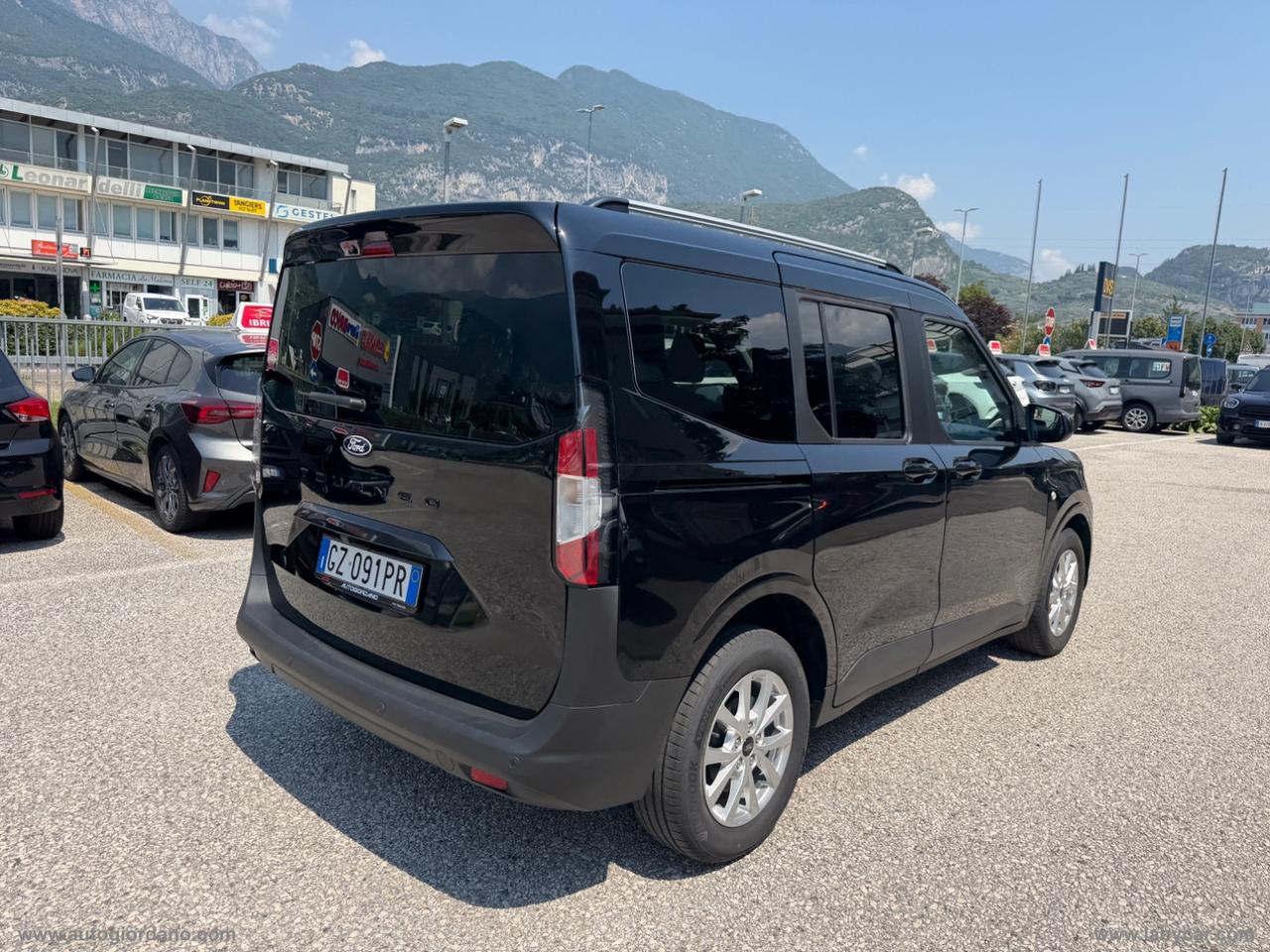 FORD Tourneo Courier 1.0 EcoBoost Titanium