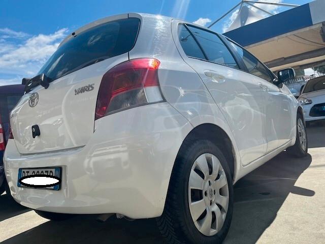 TOYOTA YARIS 1,0 BENZINA