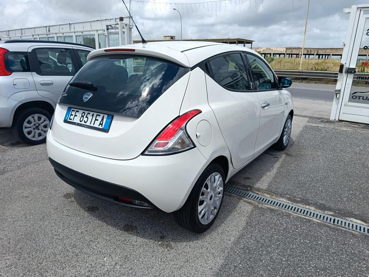 Lancia Ypsilon 1.2 69CV 5 porte S&S Gold