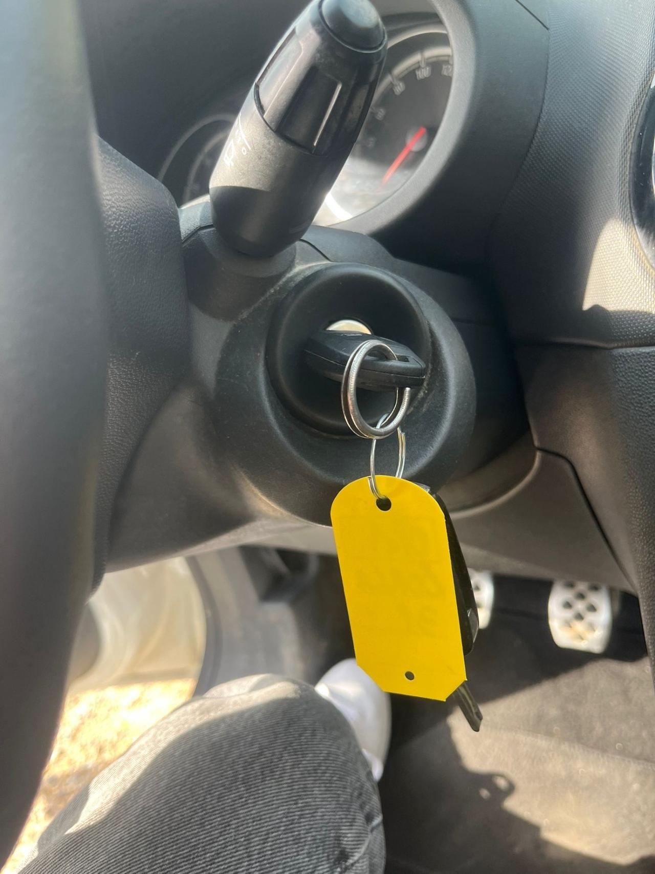 Opel Corsa 1.4 Benzina - Neopatentati