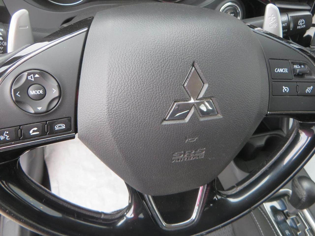 Mitsubishi Outlander INSTYLE PLUS NAVI 2.2 DI-D 4WD Aut. 7 posti