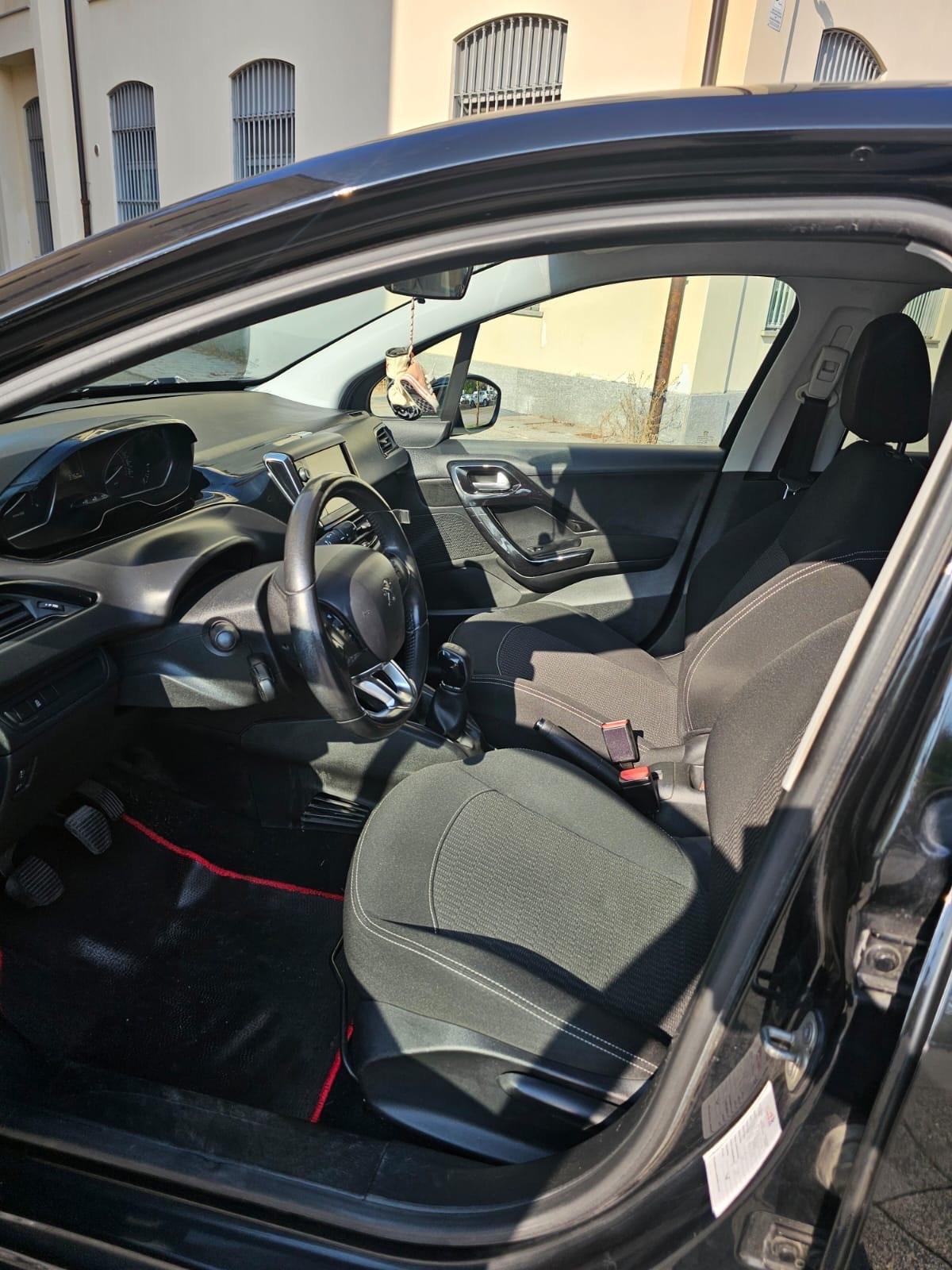 Peugeot 208 1.2 82 CV ALLURE 2018