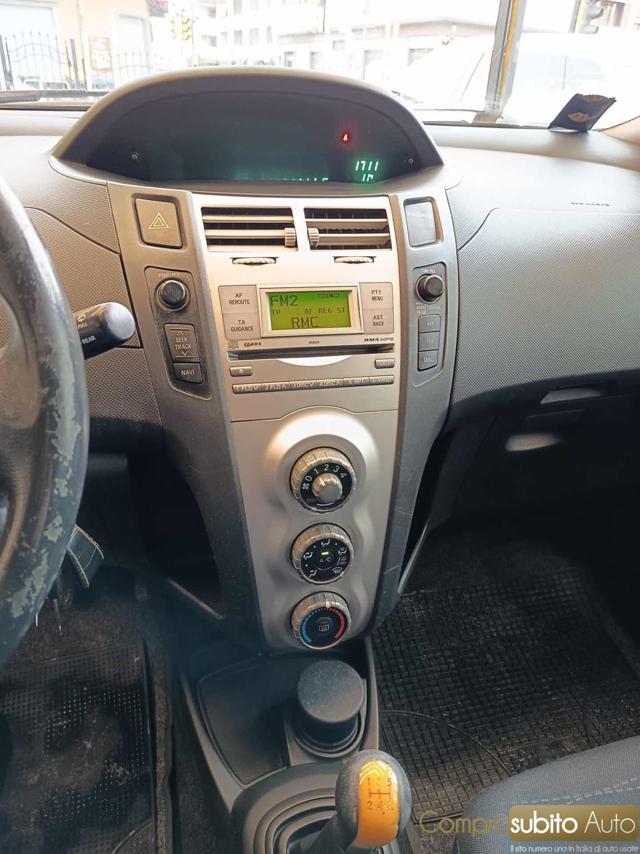TOYOTA Yaris 1.0 5 porte