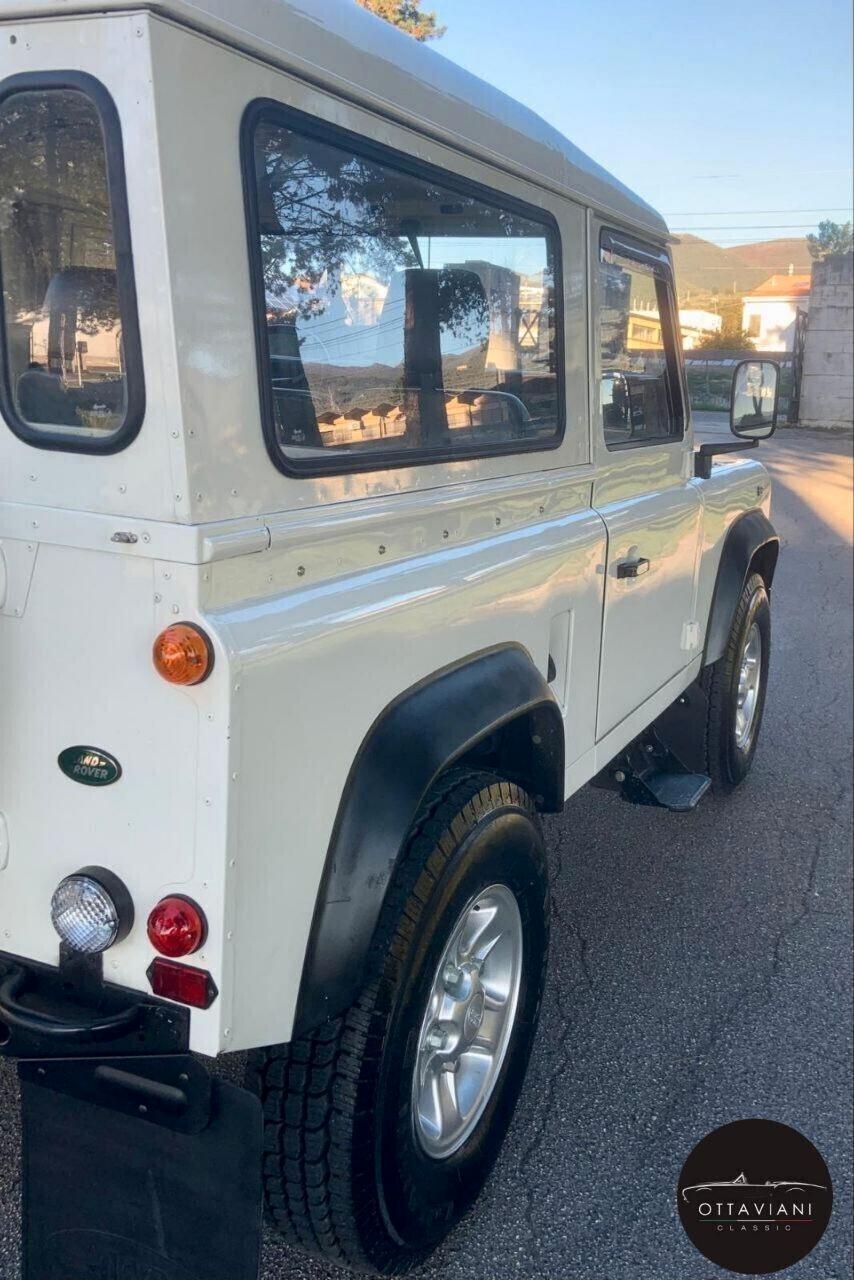 Land Rover Defender 90 turbodiesel Soft-top