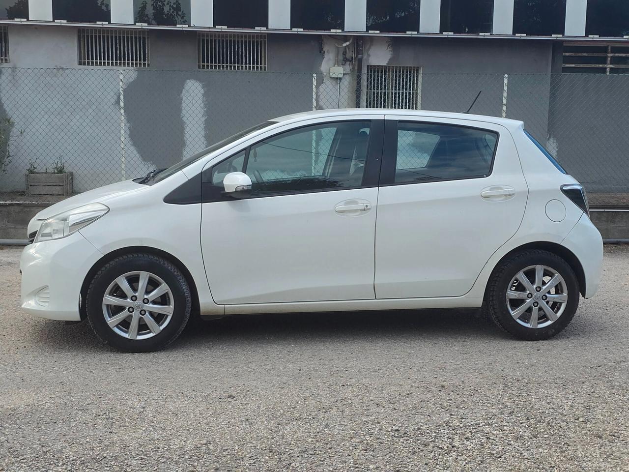 Toyota Yaris 1.0 5 porte Active