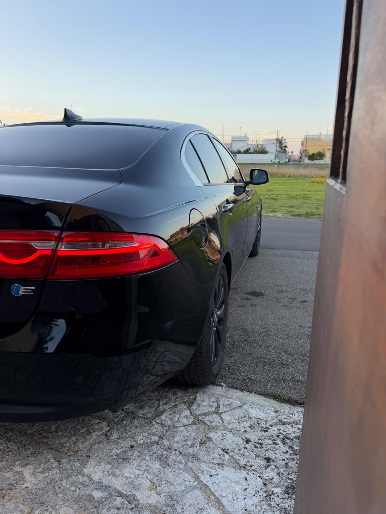Jaguar XE 2.0 D Turbo aut. Pure