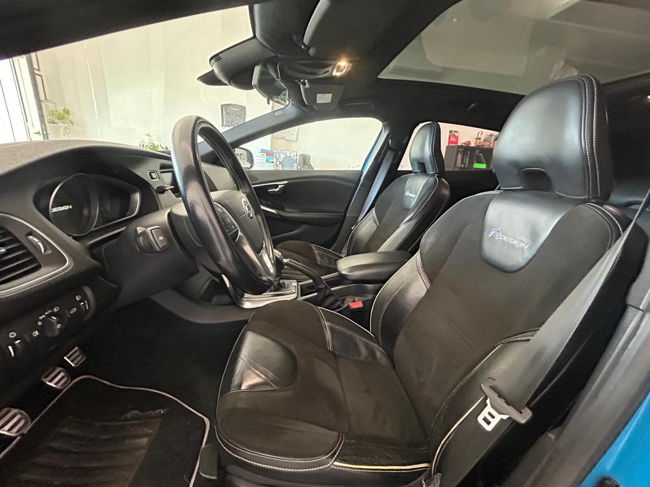 Volvo V40 T3 R-design