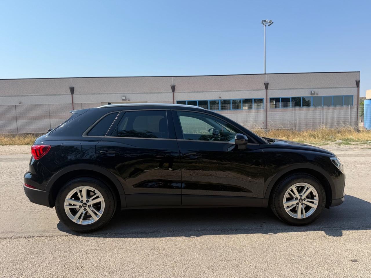 Audi Q3 35 TDI S tronic Business Advanced MATRIX /CAMERA/FULL