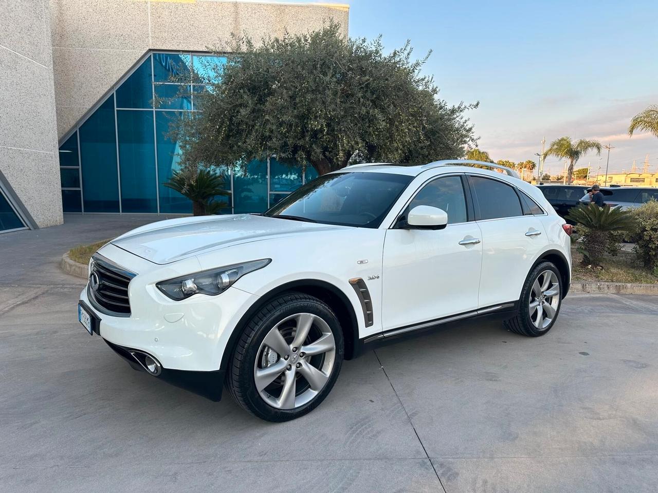 Infiniti QX70 3.0 diesel V6 AT S Premium