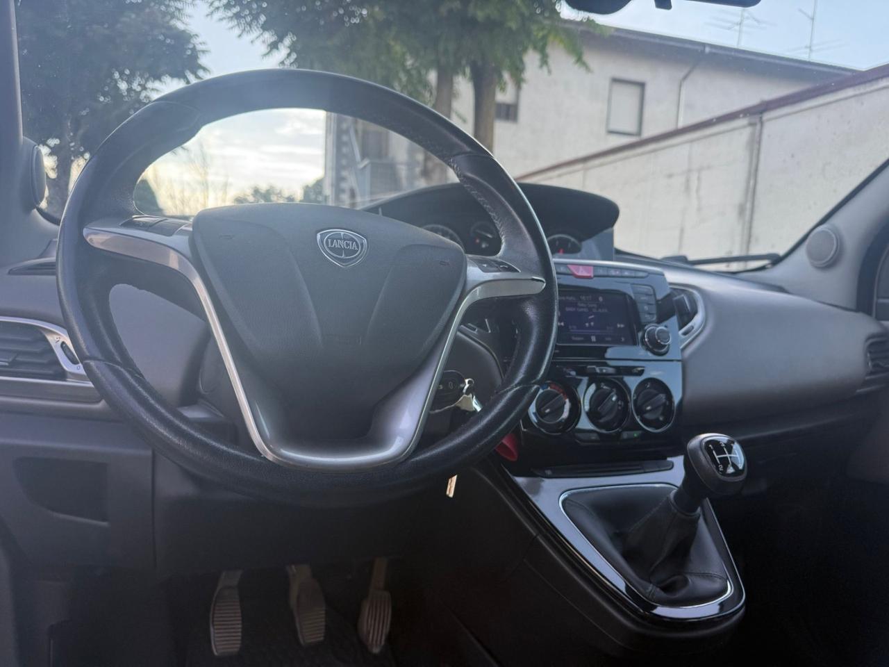 Lancia Ypsilon 1.3 MJT 16V 95 CV 5 porte PLATINUM