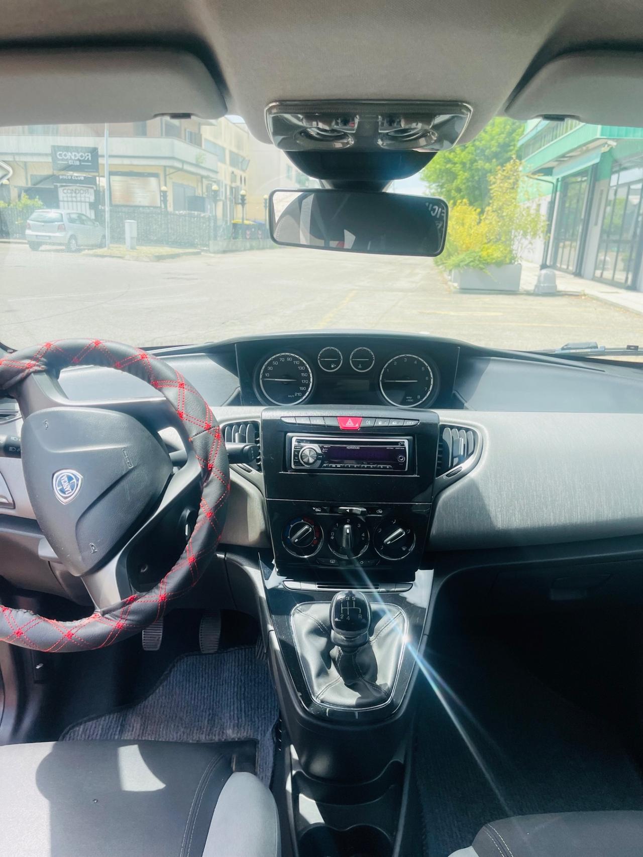 Lancia Ypsilon 1.2 69 CV 5 porte GPL Ecochic Silver