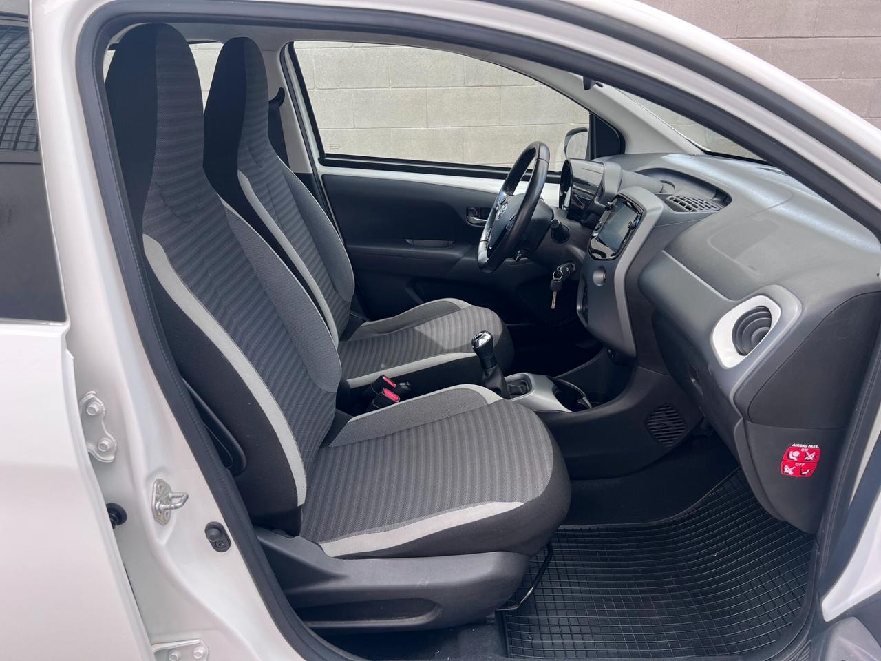 Toyota Aygo 5pt 1.0 72cv X-PLAY CLIMA/TELCAMERA/15; PERFETTA!!
