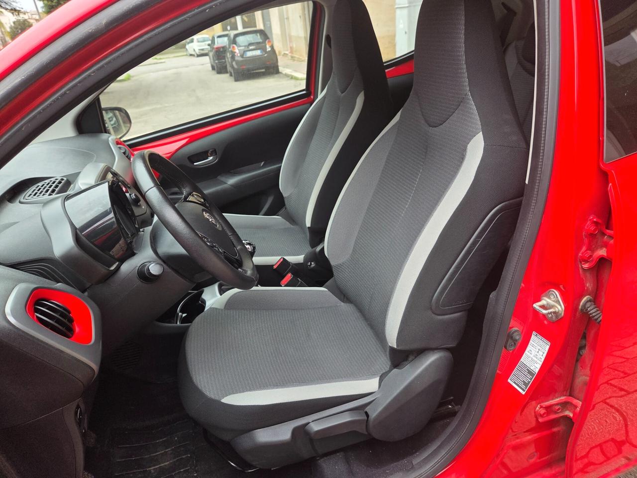 Toyota Aygo Connect 1.0 VVT-i 72 CV 5 porte X-Cool