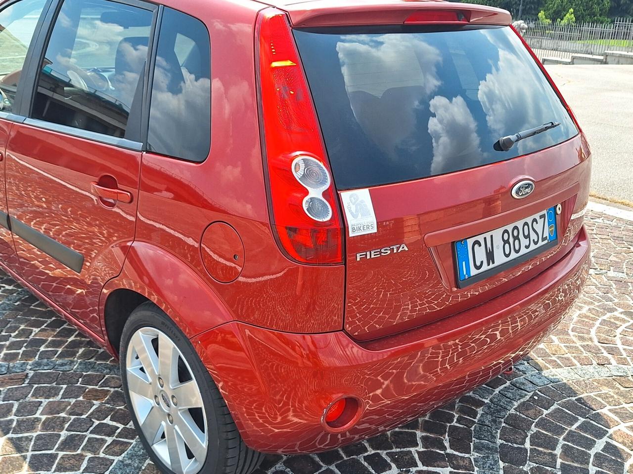 Ford Fiesta 1.2 16V 5p. Ghia