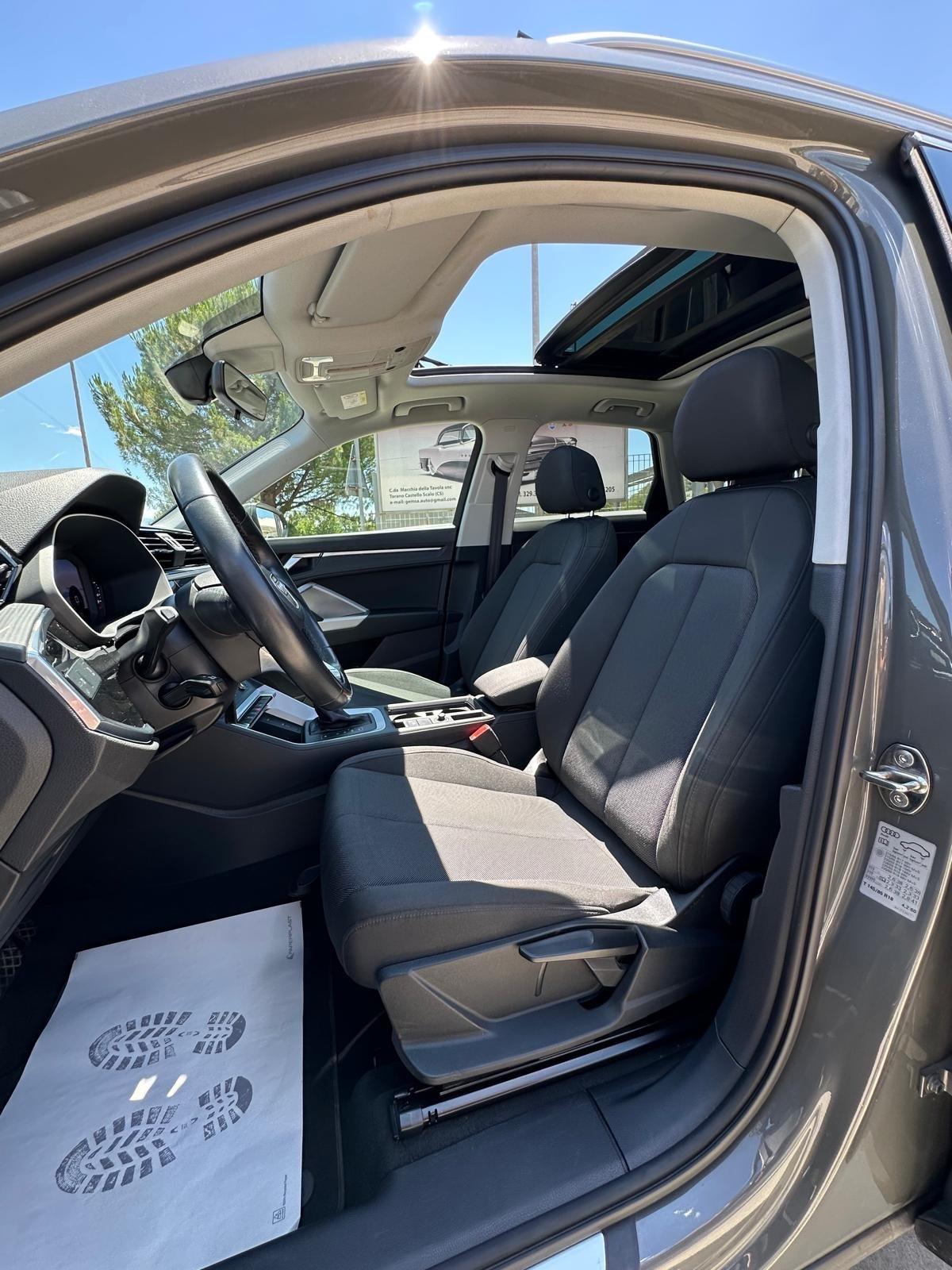 Audi Q3 35 TDI S tronic Business