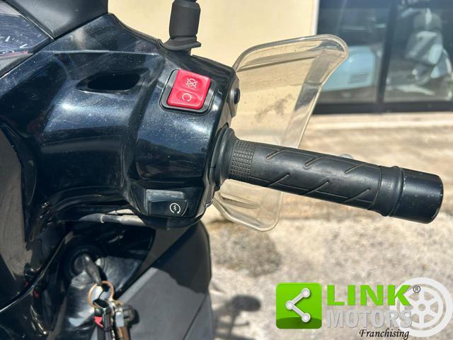 HONDA SH 300 i Bauletto e Visiera inclusi