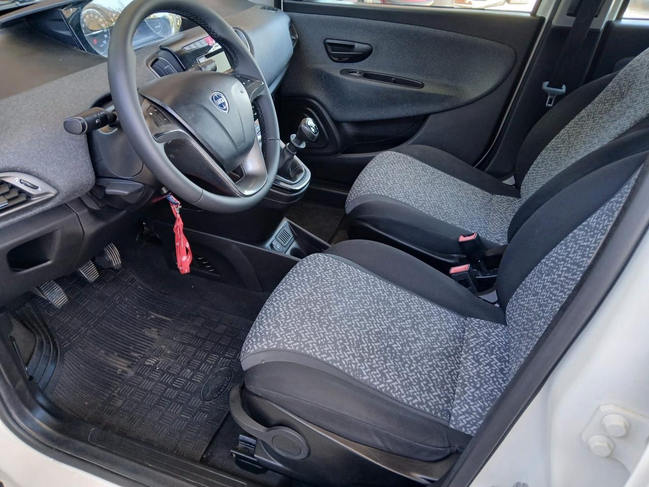 Lancia Ypsilon 1.2 69 CV 5 porte S&S Gold